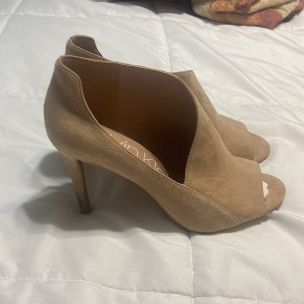 Shoes - Picture 2 of 3